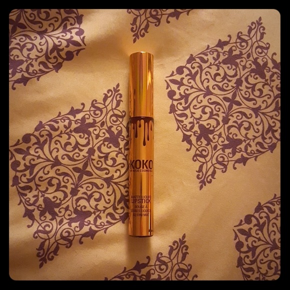 * KYLIE LIP KIT FROM KYLIE JENNER COSMETICS***